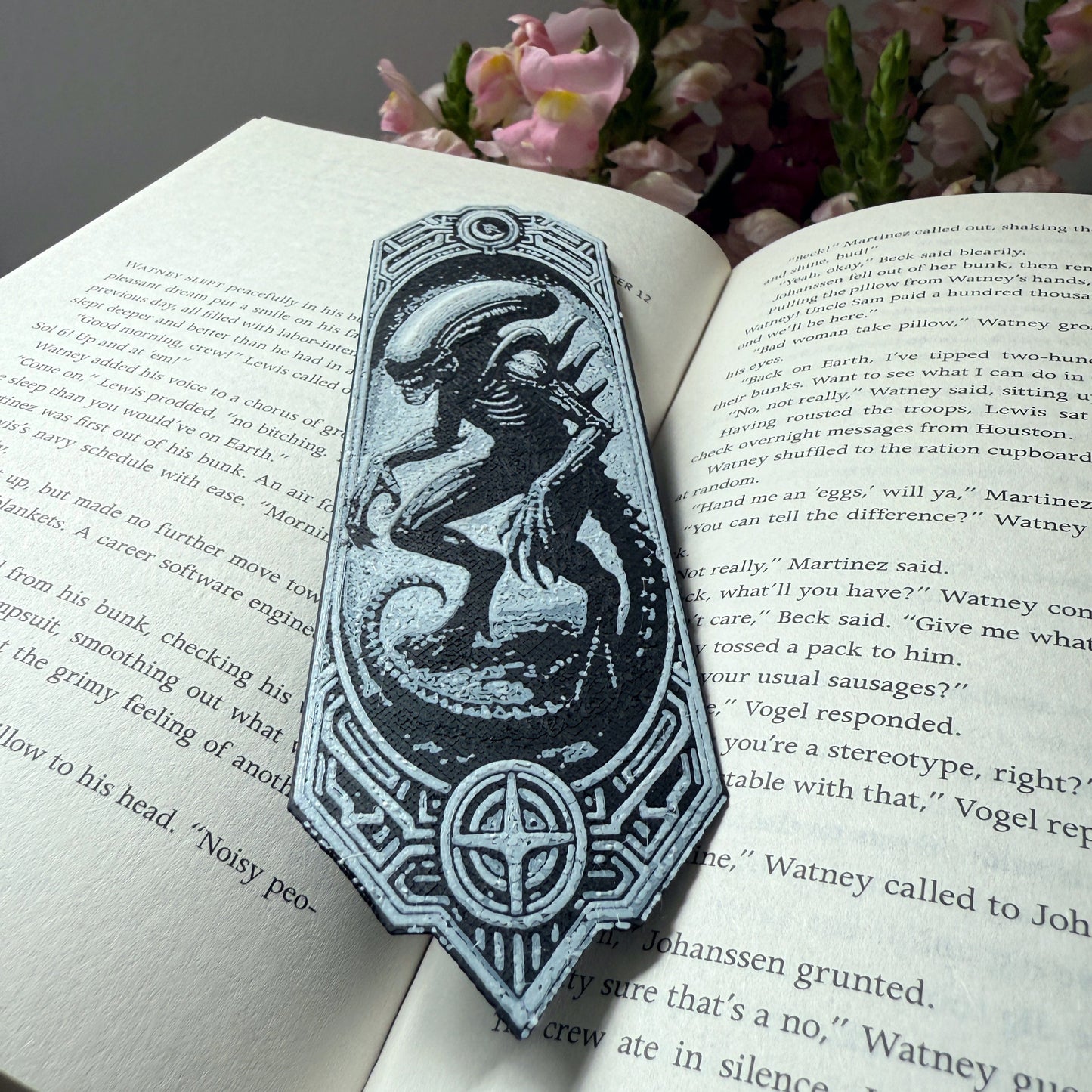 Alien Bookmark